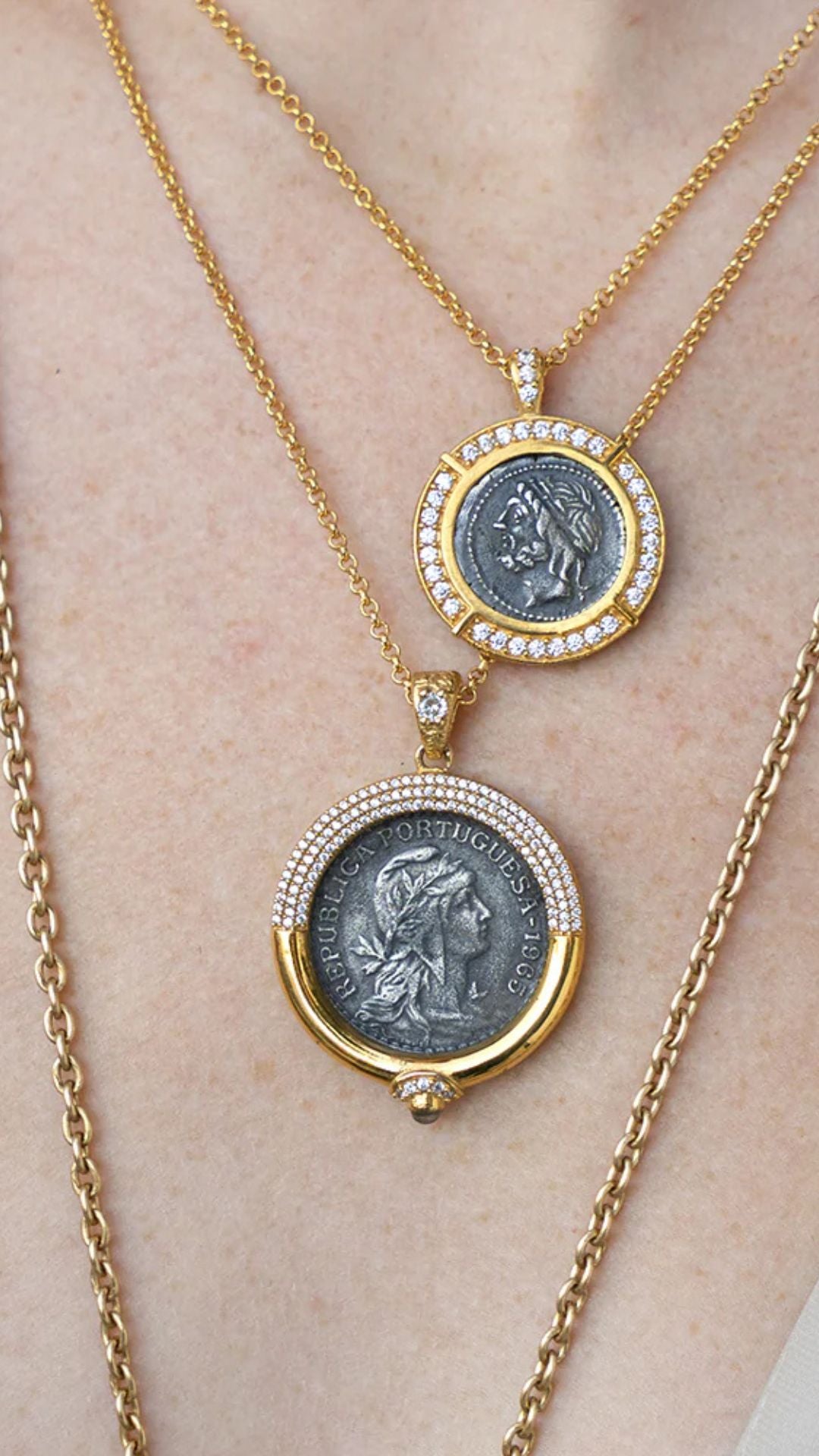 Gold Frame VS Cornelia Necklace - Tat2