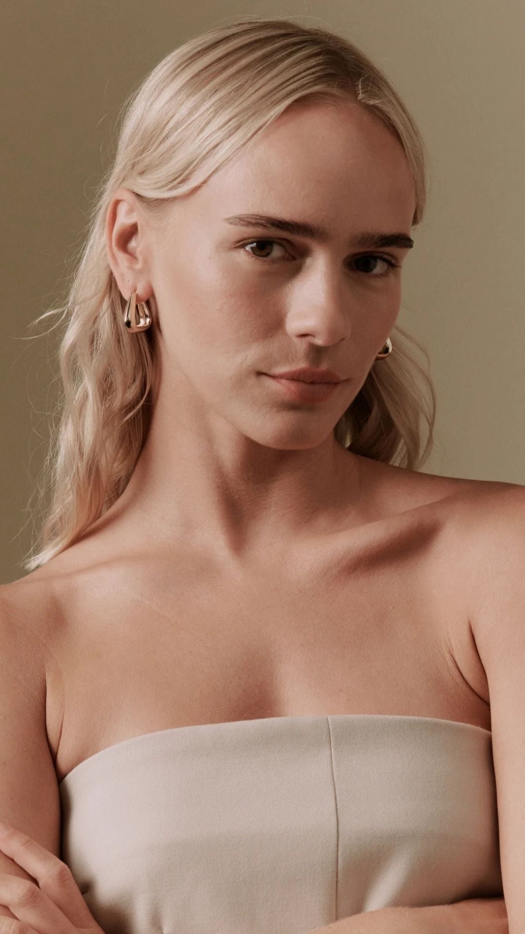 Lyle Medium Triangle Hoops