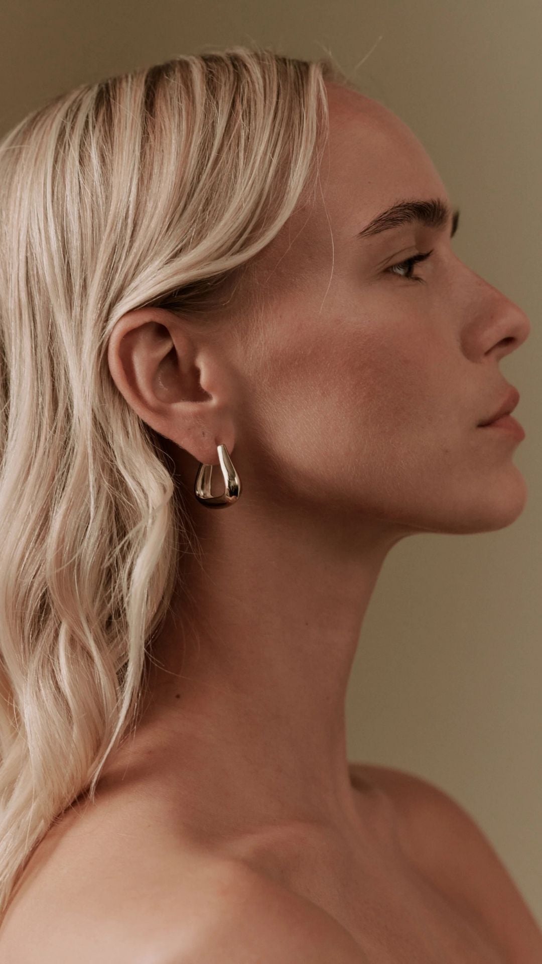 Lyle Medium Triangle Hoops