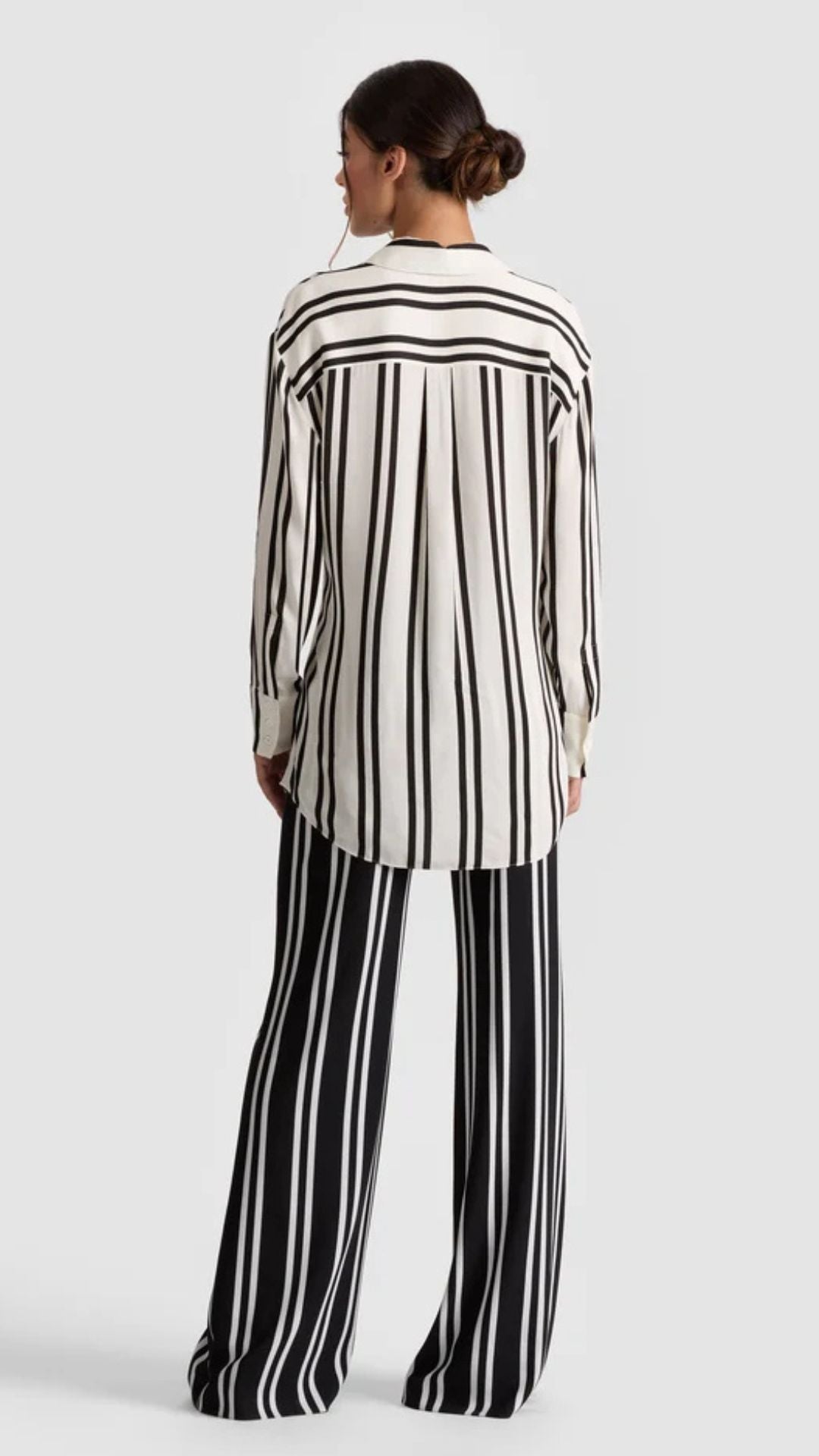 Dimitra Oversized Button Down Shirt - Alice and Olivia